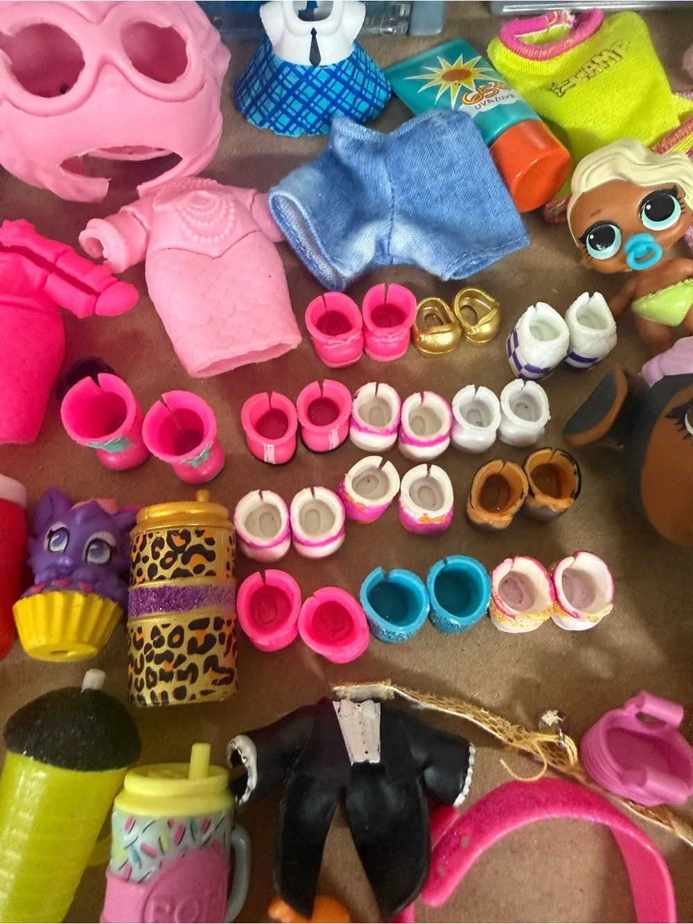 Awesome!!  L.O.L. Surprise! Dolls & Accessories Bulk !!!!
